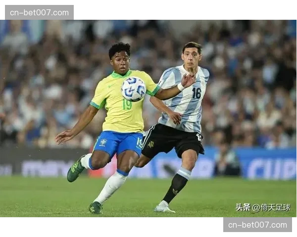 里昂主帅赛前确认,球队冬窗新援将首次进入首发阵容 里昂主帅赛前确认,球队冬窗新援将首次进入首发阵容