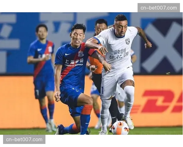 战术复盘：浙江队如何通过高位逼抢限制上海申花的进攻组织。