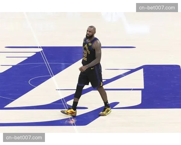 詹姆斯在线怒喷技术故障，附加赛直播决胜时刻突然中断